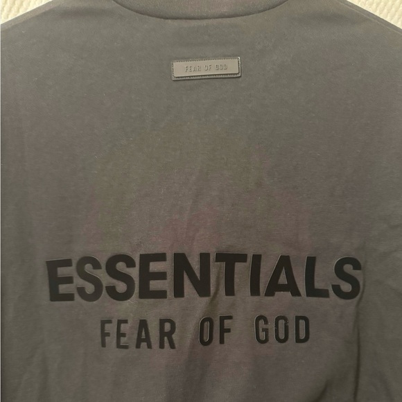 NWT FEAR OF GOD ESSENTIALS Black V-Neck T-Shirt Size: M - Picture 3 of 9
